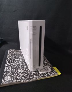 Nintendo Wii Backwards Compatible GameCube Model fully working and tested - with cables