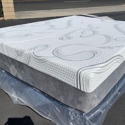 Queen Organic Cool Gel Memory Foam!!