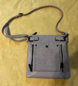 GUSSACI Gray Medium Crossbody Bag Zip Closure Adjustable Strap Lined