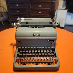 Royal 1940s Magic Gray KMG Typewriter