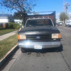 Dumping Truck Ford 