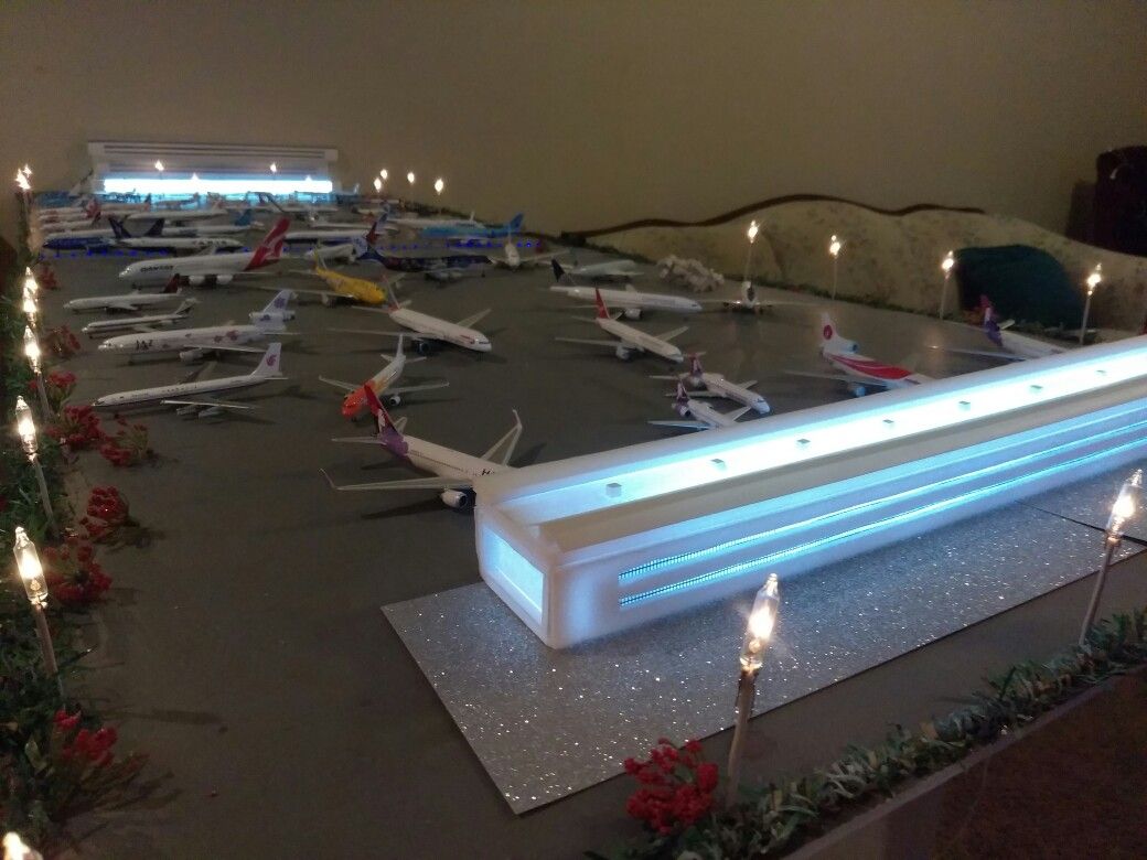 Airport Terminal model 1/400