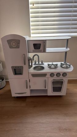 Play kitchen