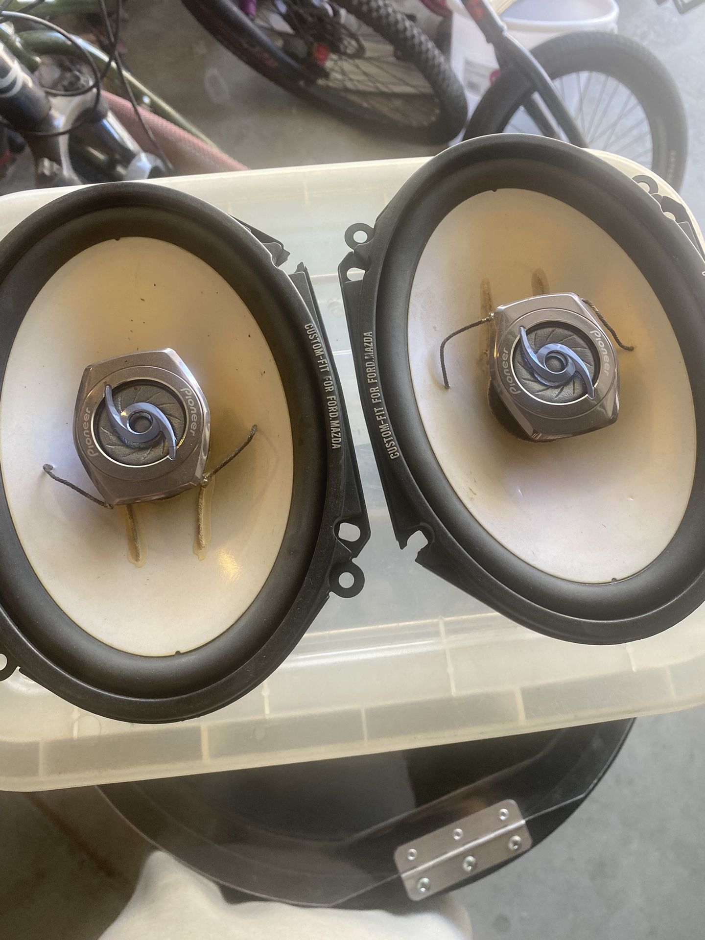 Pioneer 6x8 Speakers