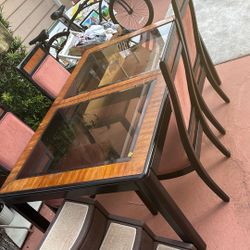 Dining Room Set/table / 4 Chairs& Pet Stuff