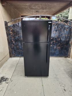 3MONTHS WARRANTY 30X30X66 INSIGNIA FRIDGE 18CUFT BLACK