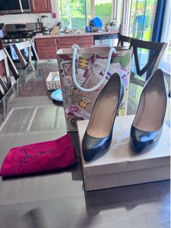 Black red bottoms size 39