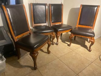 Set of 4 Solid Wood Dining Chairs – Excellent Condition