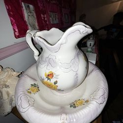Arnel's porcelain wash basin and pitcher set