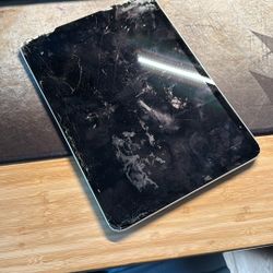 iPad Pro 11” 2nd Gen (A2228) – Cracked Screen / For Parts or Repair 