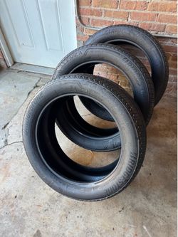 X7 19 inch tires 🛞 (3) about 60-75% tread left