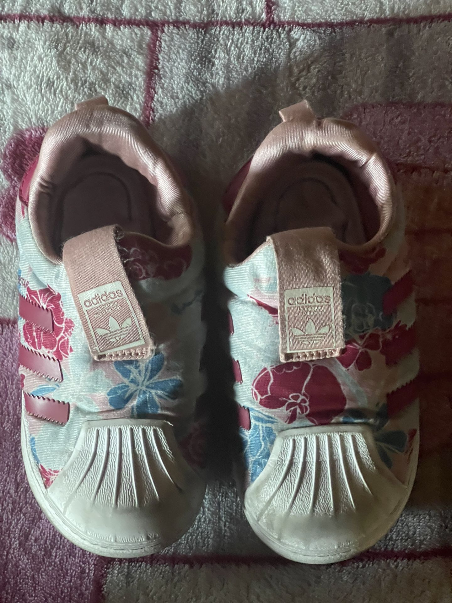 Toddler Adidas Size 9 $10