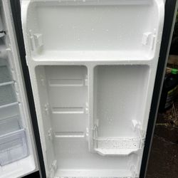 Refrigerator small Like New
