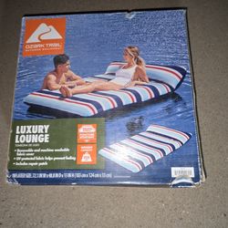 luxury lounge raft
