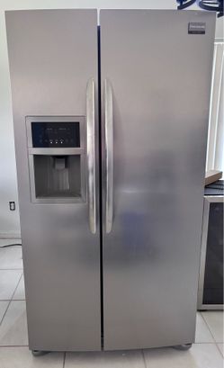 Kitchen Stainless Steel Appliances - Fridge, Dishwasher, Oven/Range, Microwave over Oven