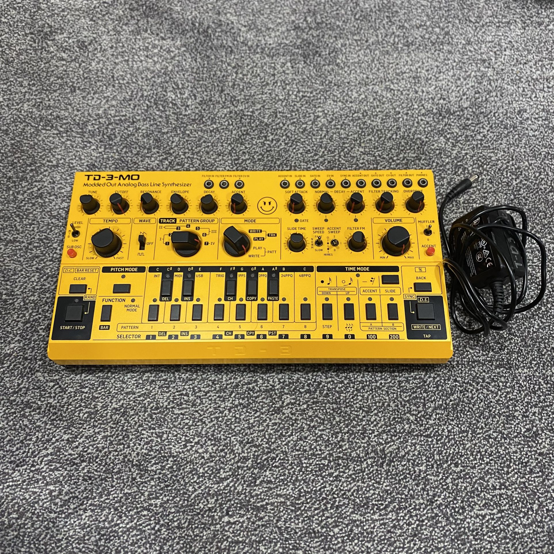 Behringer TD-3 MO Synthesizer
