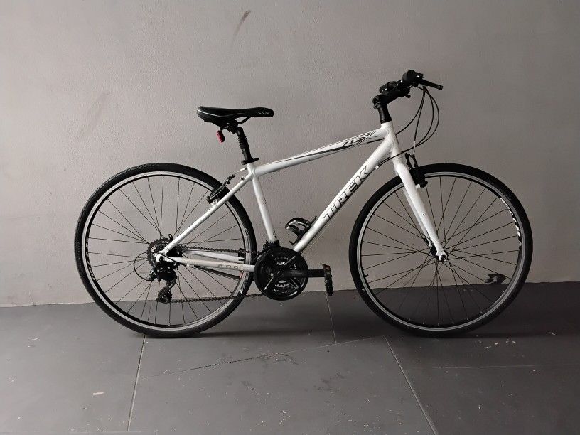 BICYCLE TREK 21 SPEED SIZE 29 BRAND NEW