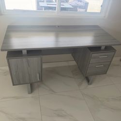 Techni Mobili Modern Office Desk,