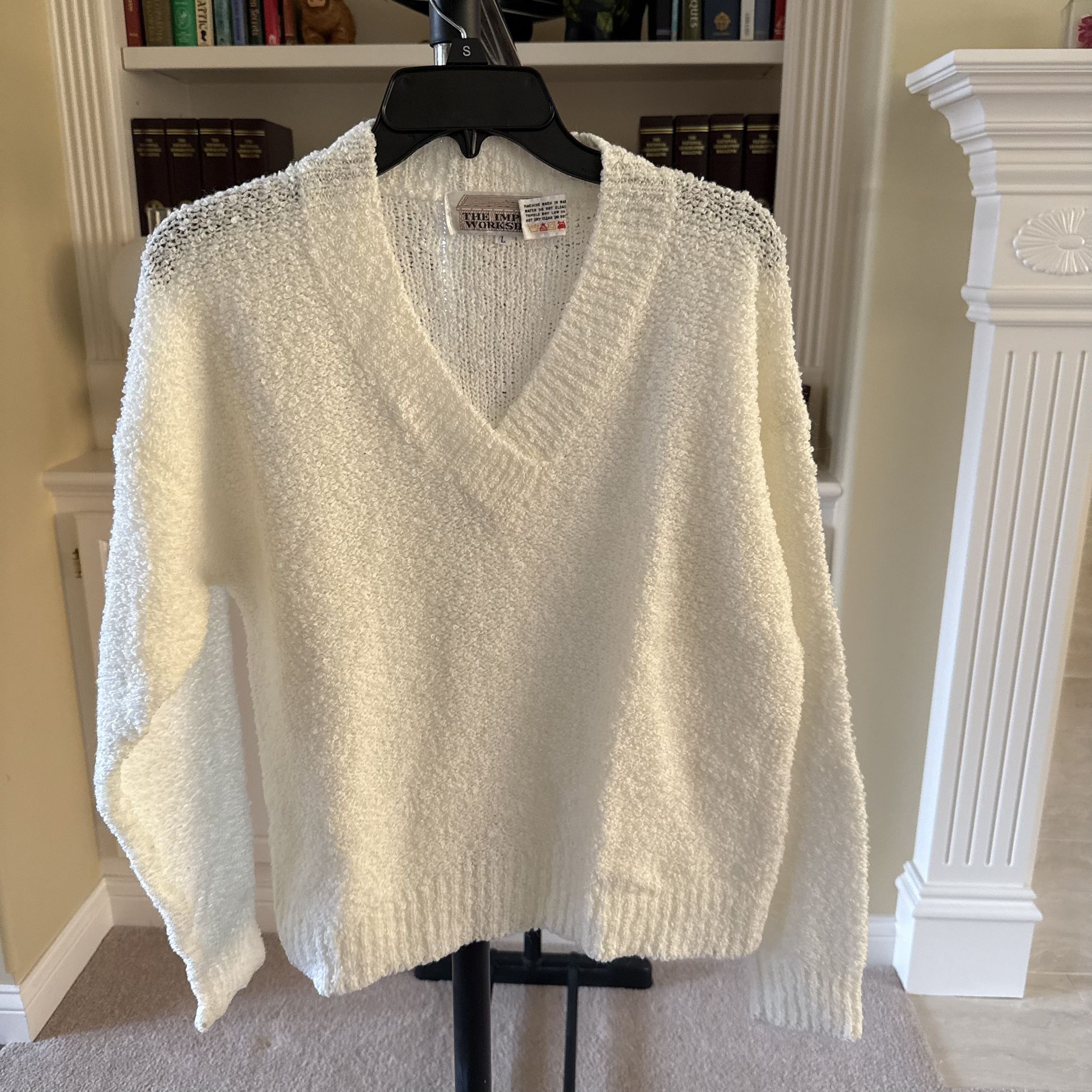 Women's V-Neck Pull-Over Sweater Size Large