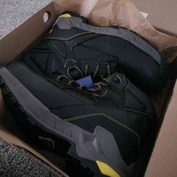 NEW. ACE men work boots size 11