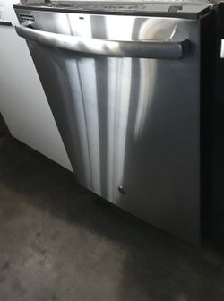 GE Stainless Steel Dishwasher 2018 Retail Floor model