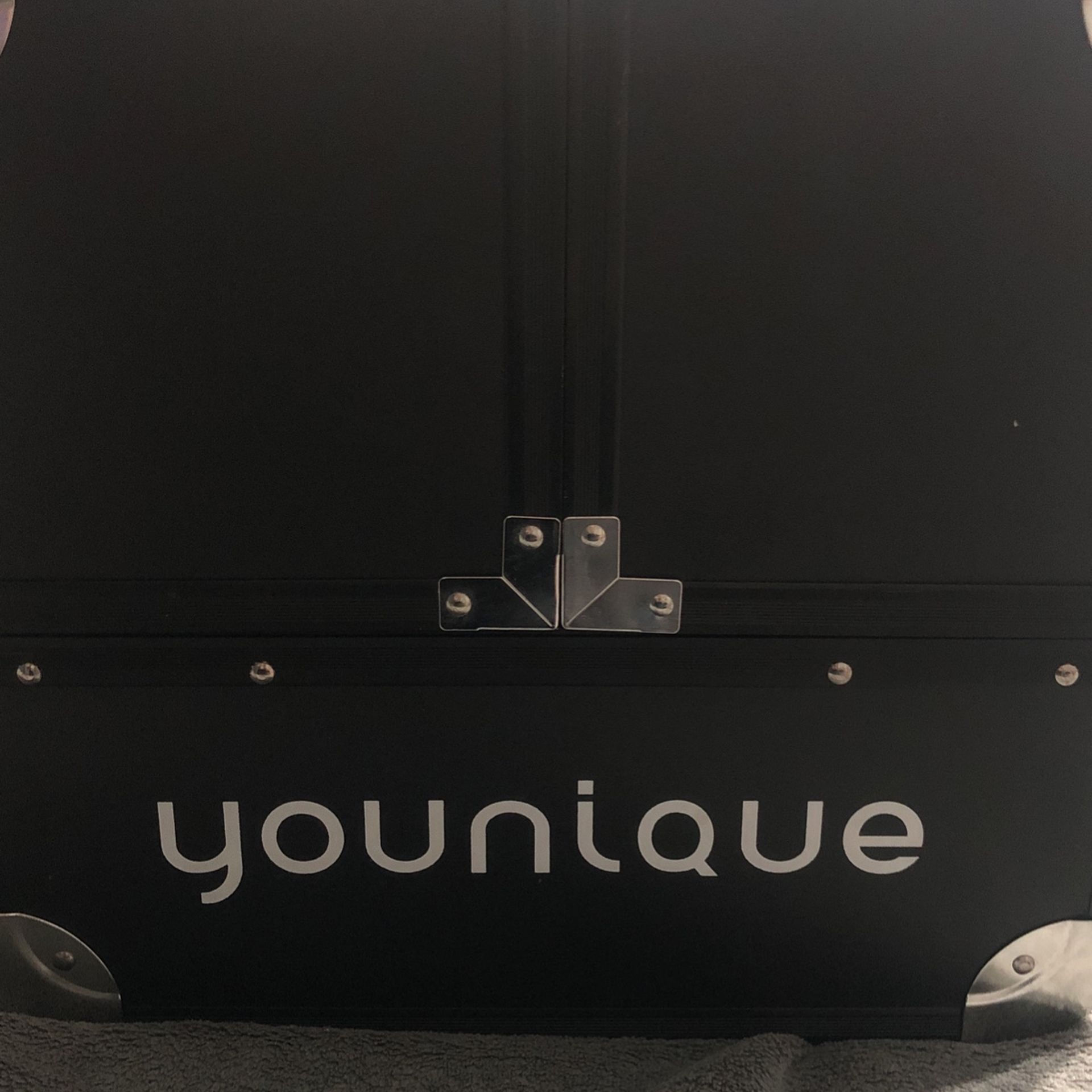 Makeup Trunk Younique( 1)