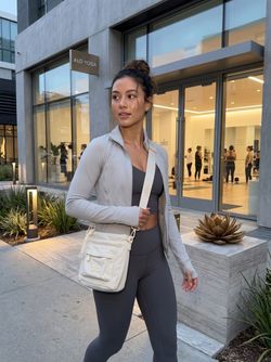 Alo Yoga Crossbody Bag Cream