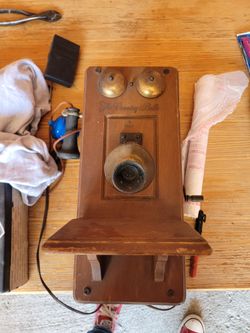Vintage 1955 Guild "The Country Belle" model 566 Wood Wall Telephone AM Tube Radio