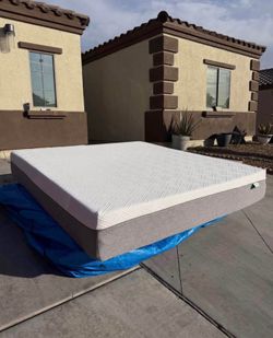 King size memory foam mattress (FREE DELIVERY 🚚✅)