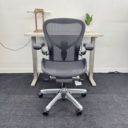 BRAND NEW HERMAN MILLER REMASTERED AERON CHAIR SIZE C, ONYX  COLOR WITH POLISHED ALUMINUM FINISH! WITH POSTURE-FIT SL!