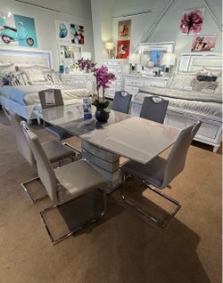 Extendable Dining Set w/ 6 Chairs & Butterfly Leaf