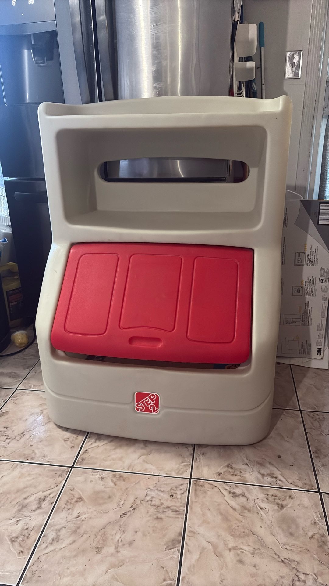 Kid Step 2 Book Case And Toy Box