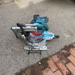 Makita Slidding Miter Saw