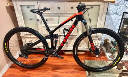 Trek Fuel EX 9.7full carbon mountain bicycle size 16 in excellent condition