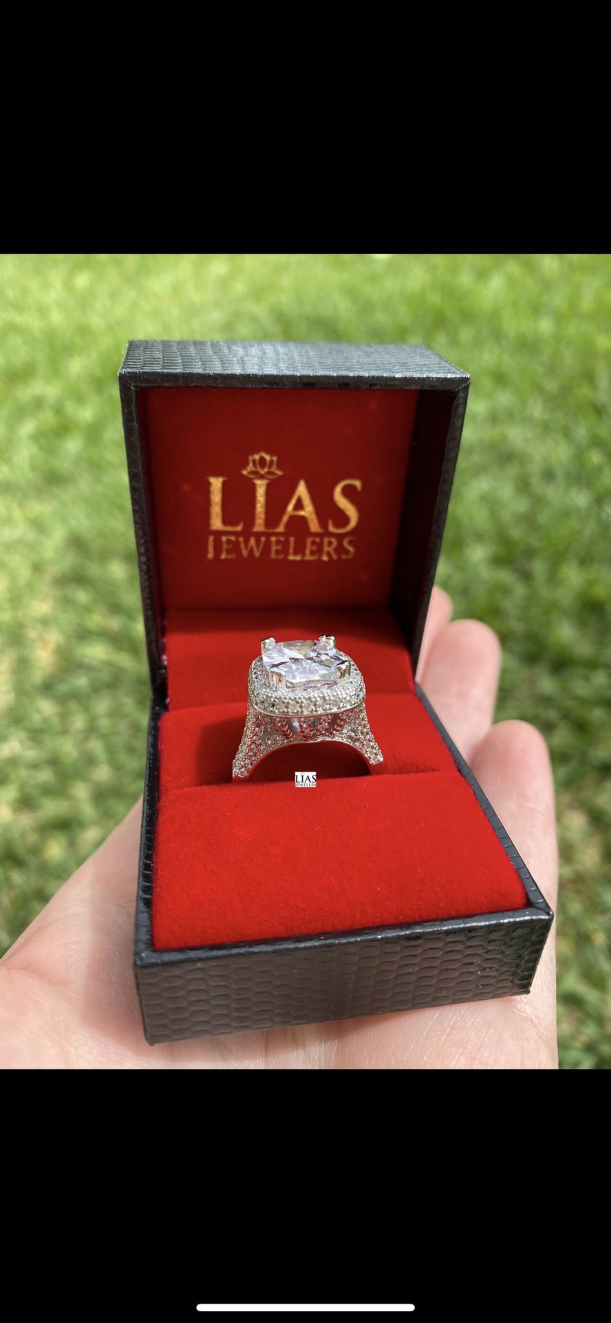 New 18k White Gold Engagement Ring