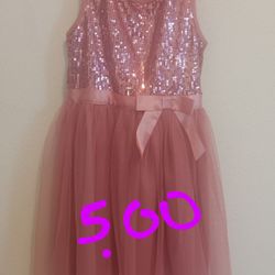 Girl Size 6 Dress  🥰