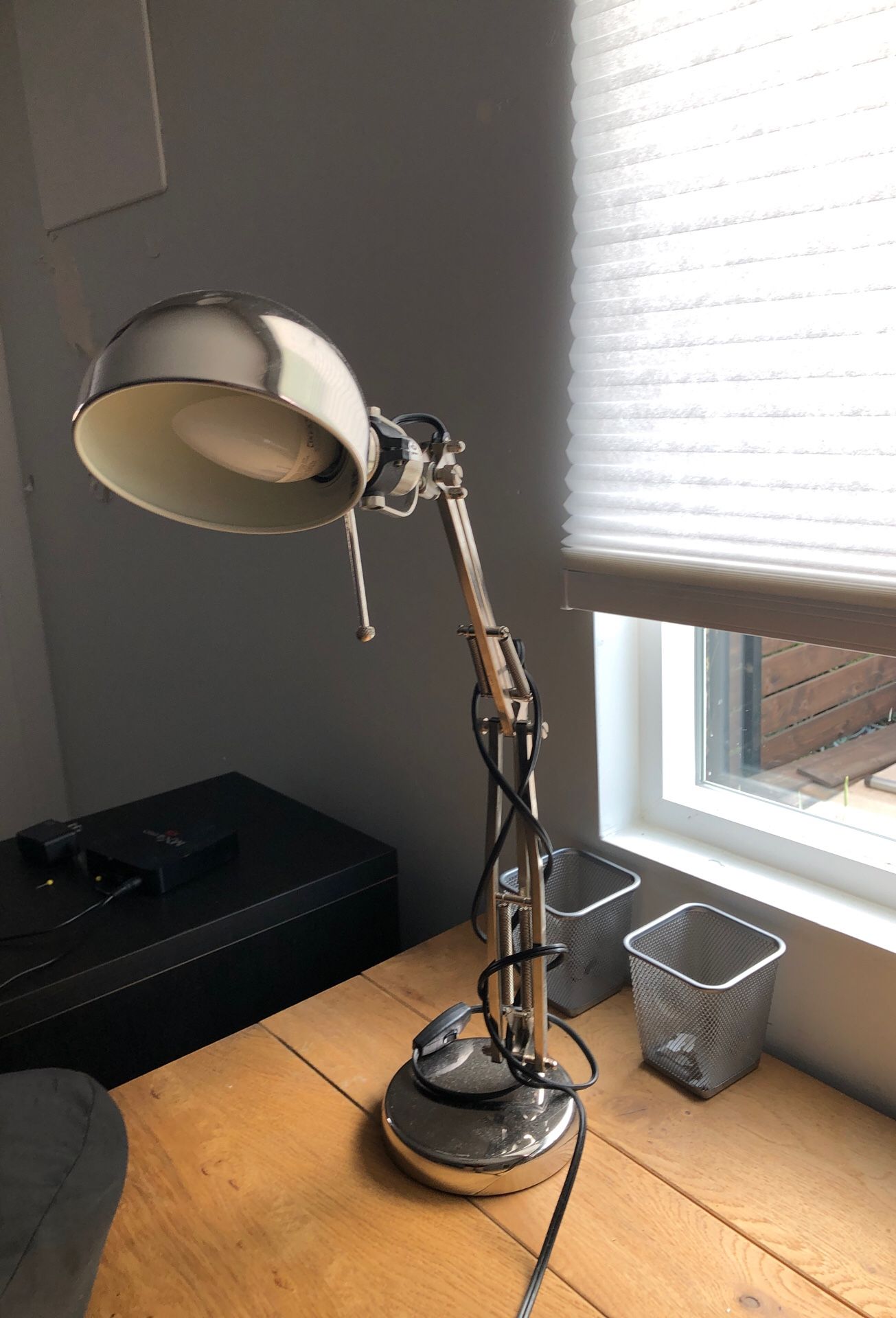 Desk lamp