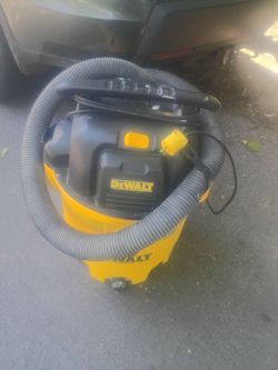 DeWalt wet/dry shop vacuum assembly