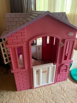 Kids play house