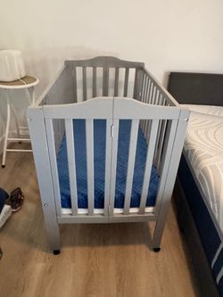 Delta Children Folding Portable Mini Baby Crib  with matress