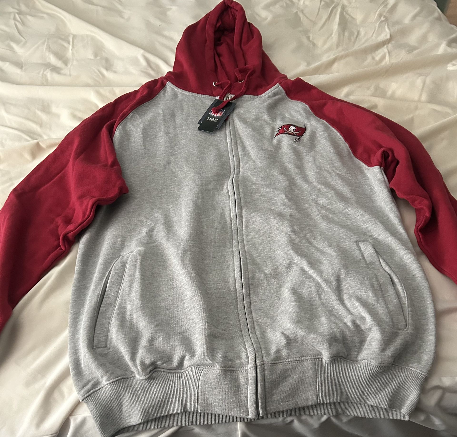 NFL Men’s Tampa Bay Buccaneers Hooded Jacket.