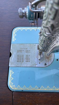 DRESS MAKER SEWING MACHINE