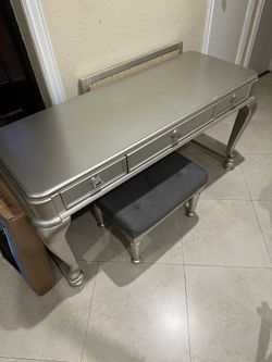 Vanity mirror and stool
