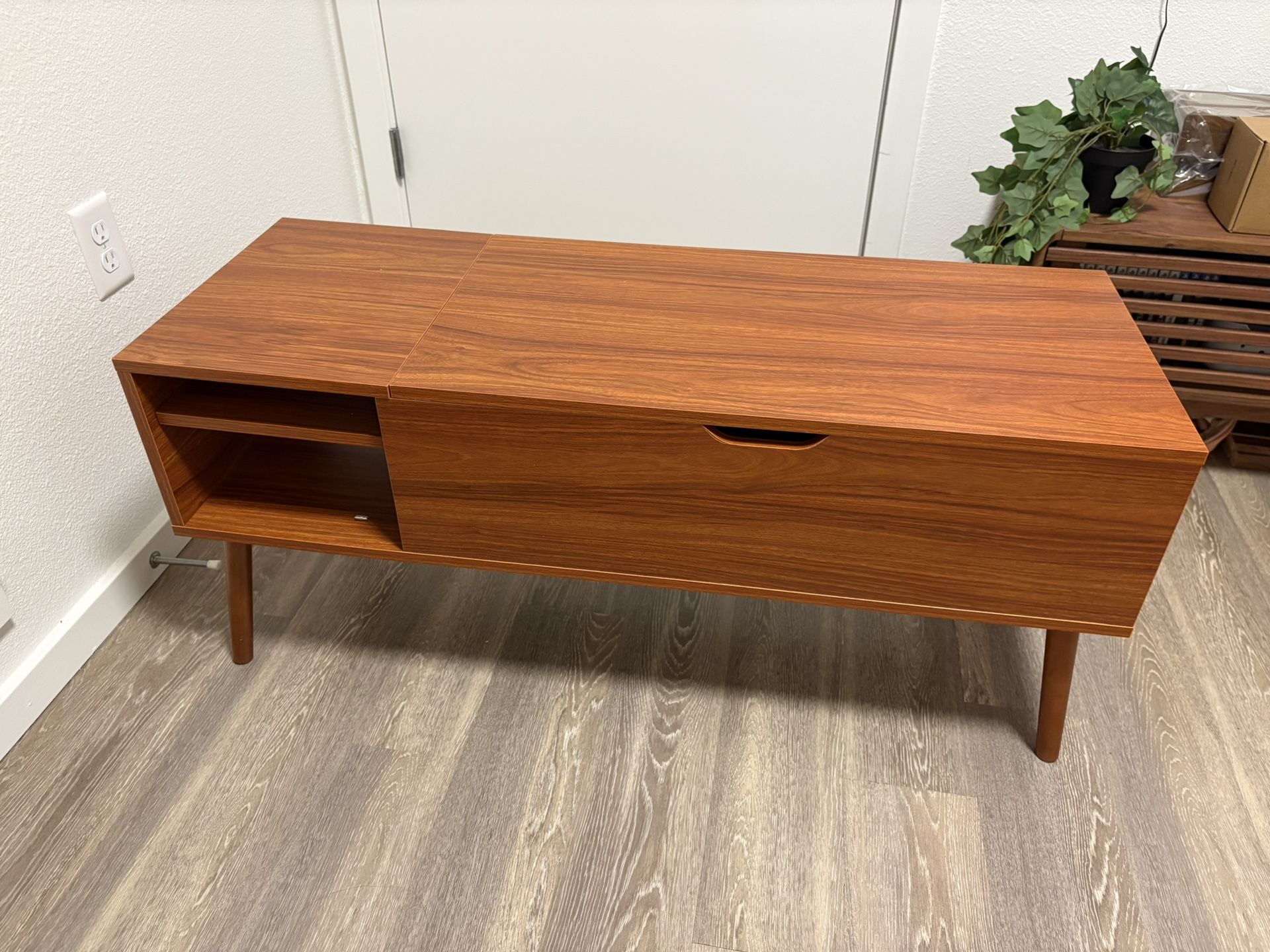 Lift-top Coffee Table