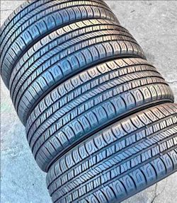 245 60 18 Goodyear tires Con Excelente calidad Las 4