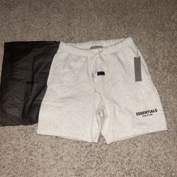 Essentials Shorts 