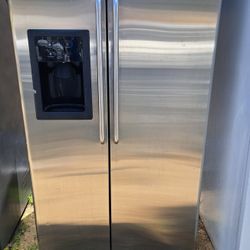 Refrigerator 