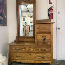 Gentleman’s Dresser (Oak)