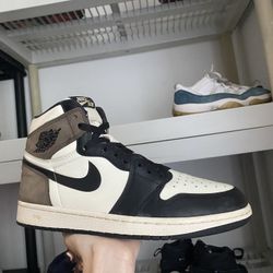 Air Jordan 1 Retro High OG "DARK MOCHA" 2020 - Size 9.5 - 555088 105