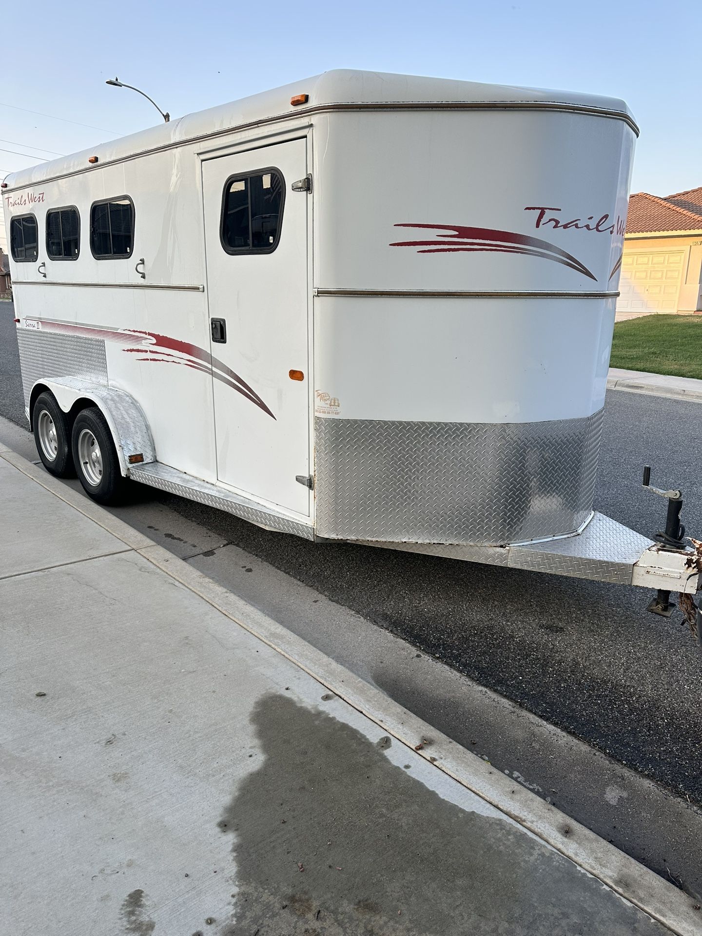 3 Horse trailer